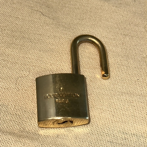 Louis Vuitton brass city steamer lock and key set - Picture 3 of 5